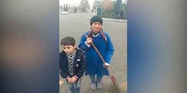 Səkkiz yaşlı oğlu ilə birgə parkda yatan əlil süpürgəçi qadın (VİDEO)