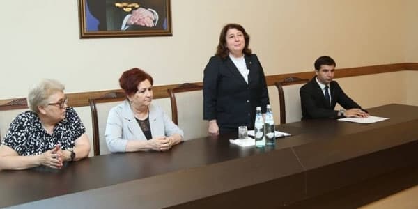 Gəncə icra başçısının işdən çıxarılan xanım müavini kimdir? (DOSYE)