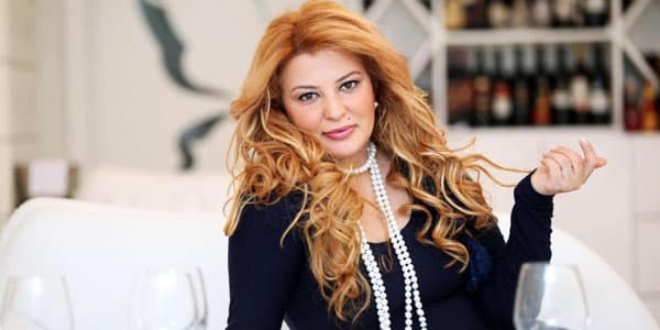Azərbaycanlı müğənni mağazadan aldığı paltarın pulunu verməyib (FOTO)