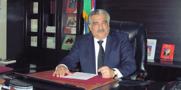 İcra başçısı avtomobil qəzasına düşdü