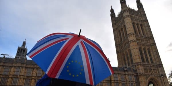 İngiltərə "Brexit"i istədiyi zaman sonlandıra bilər