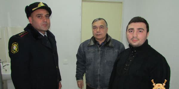 Bakıda polis gənc ailəni ölümdən qurtardı (FOTO/VİDEO)