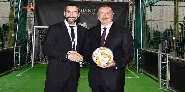 İlham Əliyev məşhur futbolçu ilə görüşdü (FOTO)