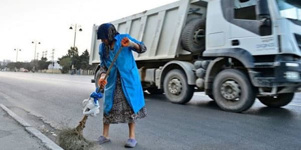 Bakıda daha bir süpürgəçini maşın vurdu