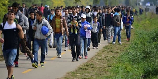 İran iqtisadiyyatı çökür: 721 min əfqan ölkəni tərk etdi