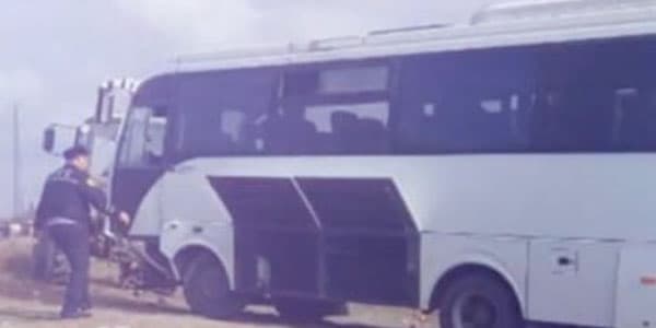 Qobuda şagirdlərin olduğu avtobus qəzaya düşdü: çox sayda yaralı var