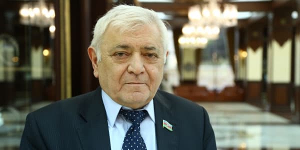 Deputat özəl telekanalları bağlamağa çağırdı