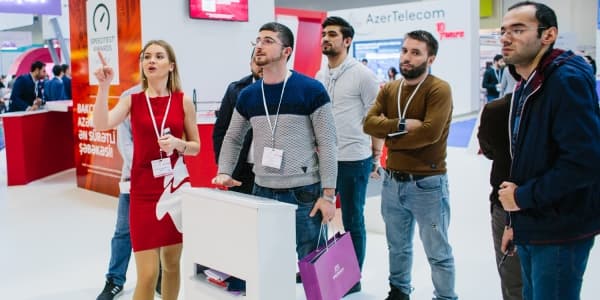 “Bakutel 2018” təşkilatçıları “Bakcell”ə “Ən yaxşı təqdimat” sertifikatı verdi (R)