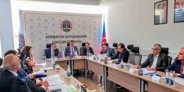 Vəkillər Kollegiyası iki vəkilin fəaliyyətini dayandırdı