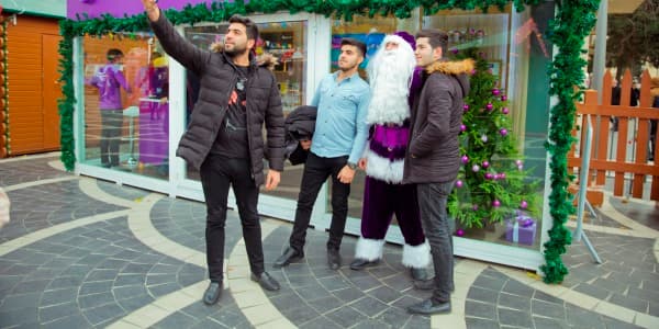 Azercell “Soyuq Əllər, İsti Ürək” xeyriyyə yarmarkasına dəstək verir (R)