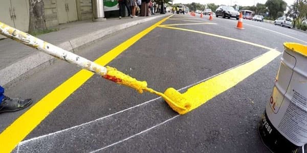 Diqqət: Bu yolda rəngləmə işləri aparılır