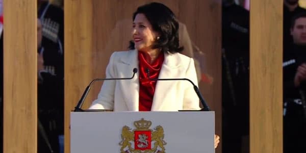 Gürcüstanın ilk qadın prezidenti and içdi