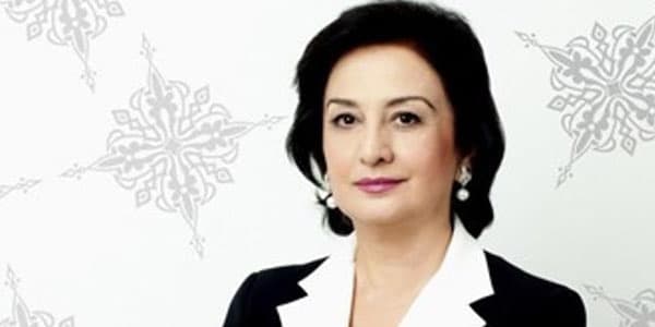 Azərbaycanda xanım rektor bütün işçilərinə mükafat yazdı