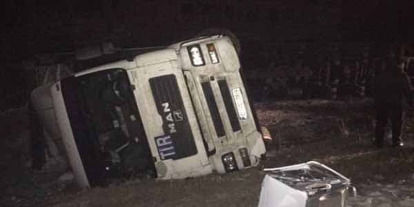 Bakı-Quba yolunda TIR-ın aşması nəqliyyatın hərəkətini iflic etdi