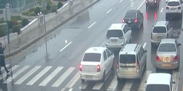 DYP yağışlı hava şəraitinə görə yollarda nəzarəti gücləndirib (FOTOLAR)