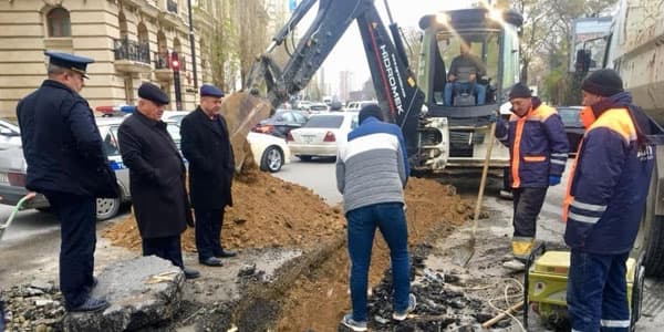 Bakıda yol bağlandı, tıxac yarandı