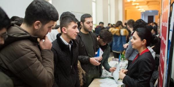 “Bakcell”dən məzun və tələbələrə növbəti dəstək (R)