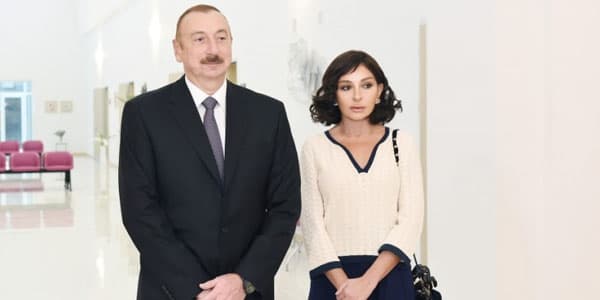 Prezident və birinci xanım “sosial evlər”in açılışında