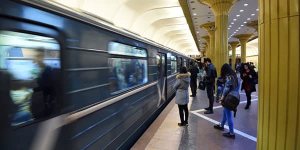 Metroda gərgin anlar: qatar boşaldıldı