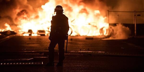 "Sarı jiletlilər" 43 min nəfəri işsiz qoydu