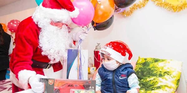 “Bakcell” və “ASAN Məktub” leykemiyadan əziyyət çəkən uşaqları sevindirdi (FOTOLAR)