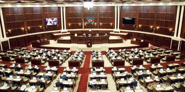 Milli Məclis qanuna dəyişikliyi təsdiqlədi: bu şəxslər 10 min manat cərimə olunacaq