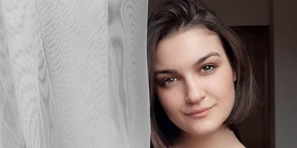 Azərbaycanlı aktrisa ayağını sındırdı (FOTO)