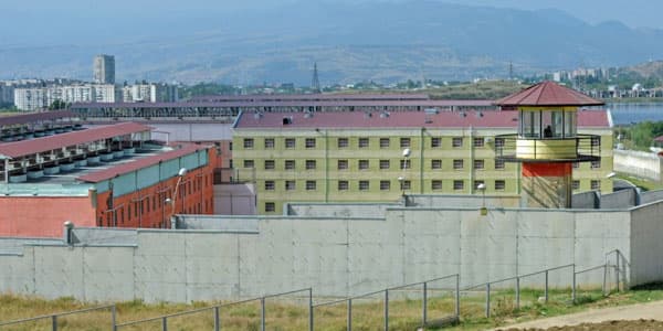 Gürcüstanda erməni əsilli əsgər odlu silahla özünə xəsarət yetirdi