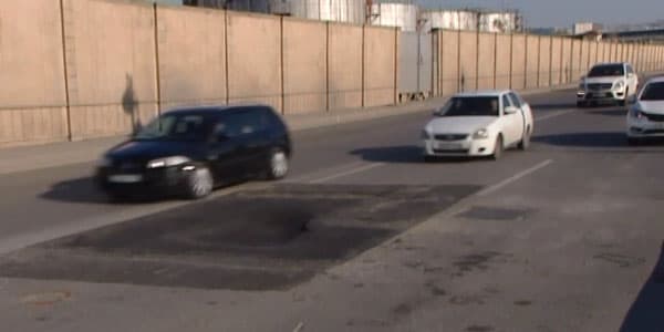 Bakıda təmir olunan yol yenidən çökdü (VİDEO)