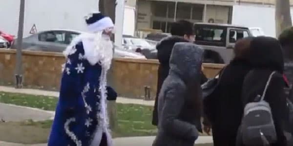 Bakıda bayram günü Şaxta baba döyüldü (VİDEO)