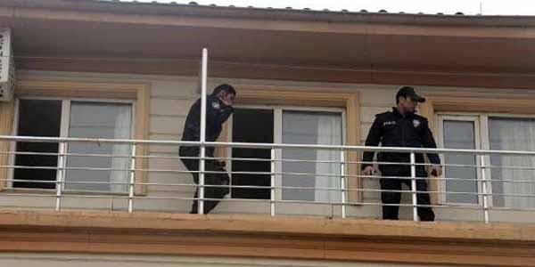 Türkiyədə azərbaycanlı damarlarını kəsib özünü hotelin eyvanından atdı