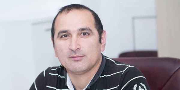 Daha bir jurnalistin evi qarət edildi