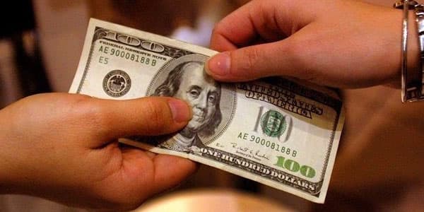 Əhali əlindəki dolları satmayıb: kəskin azalma...