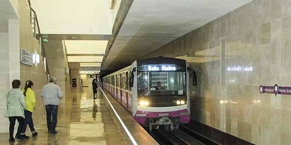 Bakı metrosunda sərnişin öldü