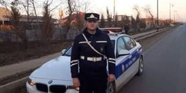 Azərbaycanda yol polisi hamilə qadını xilas etdi