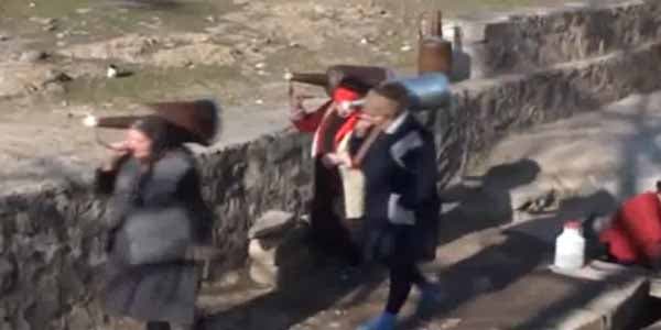 Bu kənddə su hələ də səhənglə daşınır (VİDEO)