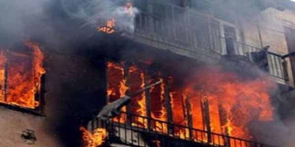 Bakıda binada yanğın: onlarla insan təxliyə olundu