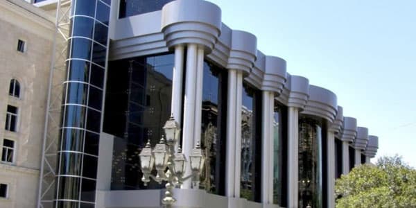 Gənc Tamaşaçılar Teatrında ara qarışdı: aktyorlar etiraz edir