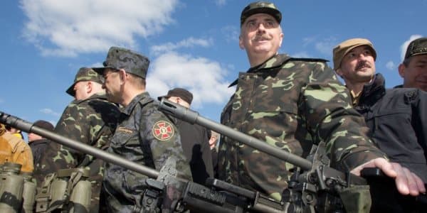 Ukrayna Luqanska hərbi qüvvə yığır