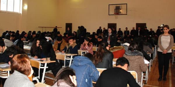 GDU-da media nümayindələri 500 tələbənin biliyinin yoxlandığı imtahanı izləyib