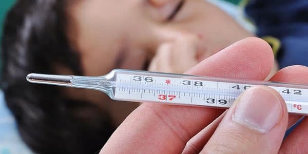 Qızdırma zamanı edilən səhvlər: uşaqlara dərman verməyin