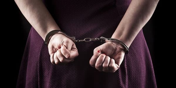 İrandan daxili orqanlarında narkotik gətirən iki qadın saxlanıldı (FOTOLAR)