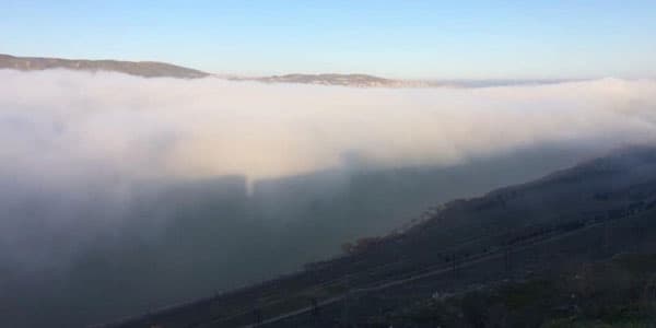 Bakıda unikal təbiət hadisəsi: iki qəsəbə buludun içində qaldı (FOTO)