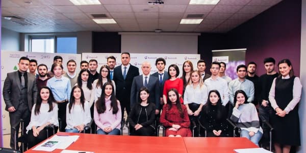 Bu il Azercell daha 25 tələbəni sevindirdi (R)
