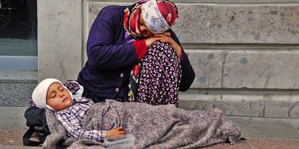 Dilənçilikdə yeni metod: “Çoxu səndən, məndən yaxşı yaşayır” (VİDEO)