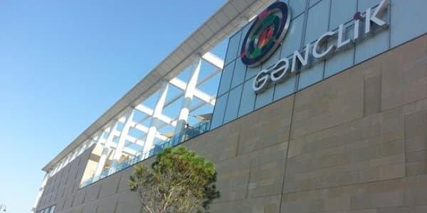 "Gənclik Mall" qaranlığa qərq oldu