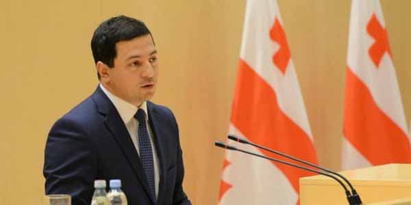 Gürcü deputat: “Erməni hərbçiyə büstün qoyulmasını bitmiş məsələ hesab edirəm"
