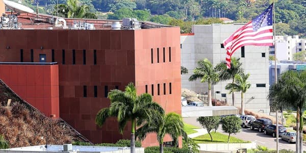 Amerikalı diplomatlar Venesuelanı tərk edir