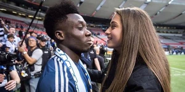 "Bavariya" yeni futbolçusunun sevgilisinə də transfer təklifi göndərdi