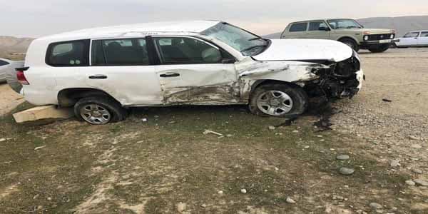 BP-yə məxsus “Land Cruiser” “07”-ni vurdu: 1 ölü, 2 yaralı (FOTO)